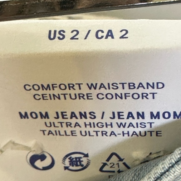 ๐ ULTRA HIGH DITRESSED MOM JEANS LIGHT WASH SIZE 2 ๐๐ฆ๐๐ฌ๐ต๐๐๐ท๐ฉต - Picture 7 of 9